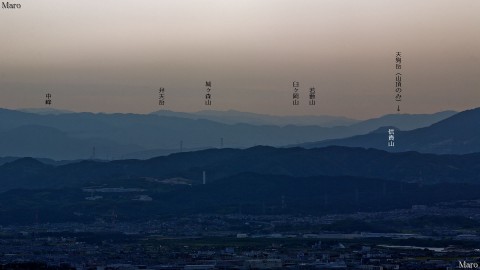 大文字山から信貴山、高野山、白馬山脈の山々を望む 2011年10月