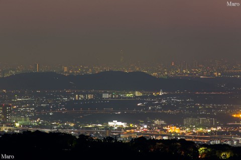 大文字山から夜の「あべのハルカス」を遠望 京都市左京区 2012年11月