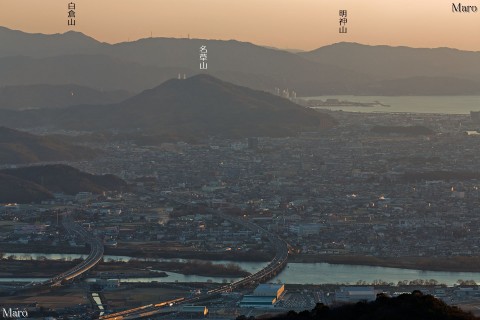雲山峰から和歌山市、紀州大橋、紀ノ川橋、名草山などを望む 2012年12月