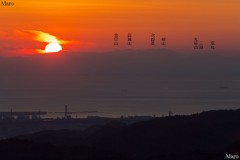 雲山峰から剣山地に沈む夕日、剣山、三嶺を望む 和歌山市 2012年12月