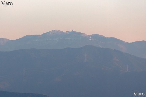 雲山峰から城ヶ森山の雨量観測所を望む 和歌山市 2012年12月