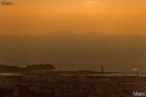 和歌山市の雲山峰から四国東端、阿南市の伊島を望む 紀泉アルプス 2012年12月