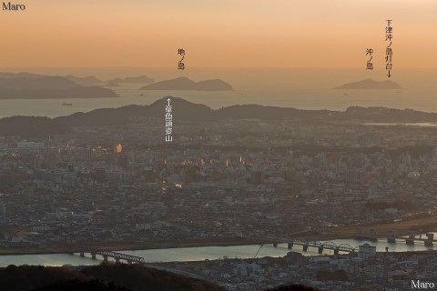 雲山峰から六十谷橋と水管橋、紀の川大堰、沖ノ島、地ノ島などを望む 2012年12月