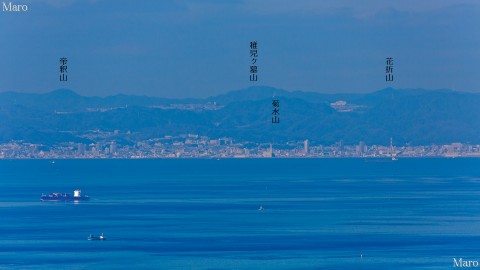 俎石山から大阪湾の対岸に鈴蘭台方面、丹生山系の山々を望む 2012年12月
