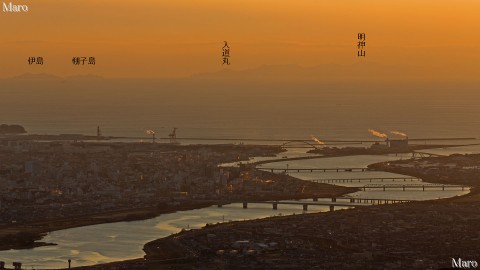 雲山峰から紀ノ川河口と、遠くに伊島、四国の東端部を望む 和歌山市 2012年12月