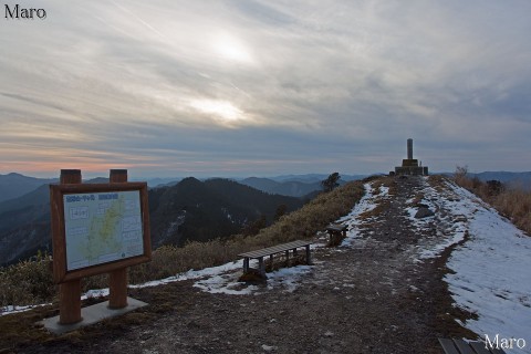中国山地東部に属する北播磨の名峰、千ヶ峰の山頂 兵庫県 2012年12月