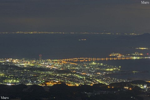 比叡山から琵琶湖大橋、大観覧車「イーゴス108」の夜景を望む 2013年1月