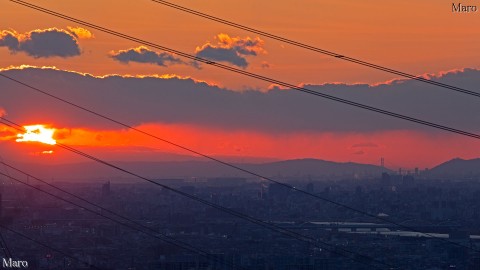 国見山から淡路島の向こうに沈む夕日と明石海峡大橋を望む 2013年1月