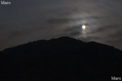 比叡山の向こうから昇る満月を望む 京都市 2013年2月
