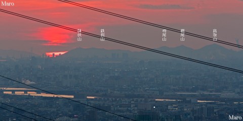 国見山から明石海峡大橋の向こうに沈む夕日を望む 生駒山地 大阪府枚方市 2013年2月