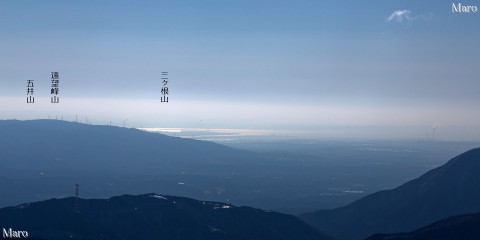 霊仙山の最高点から伊勢湾と知多半島の付け根を遠望 2013年3月