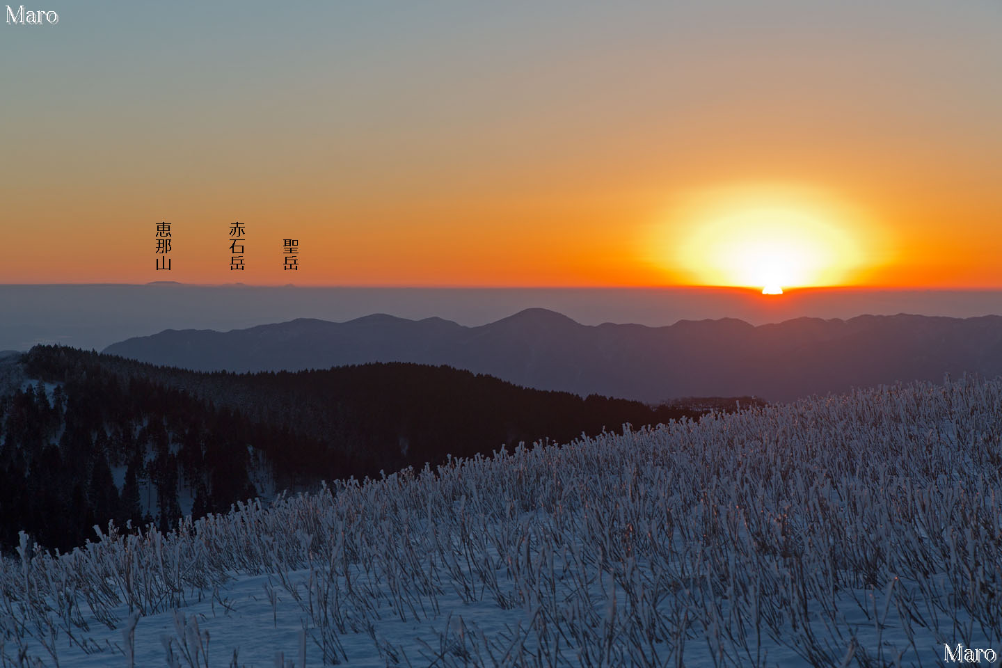 雪積もる霊仙山から朝日と恵那山、南アルプスの一部を望む 鈴鹿山脈 2013年3月