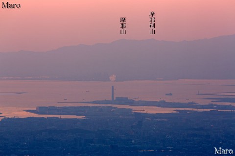 大和葛城山から摩耶山、南港スカイタワーを望む 金剛山地 2013年4月