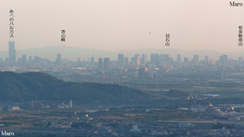 大文字山の火床から「あべのハルカス」、紀泉アルプスを望む 京都市 2013年5月