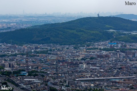 眼下に東海道新幹線と遠くに大阪の「あべのハルカス」 2013年6月