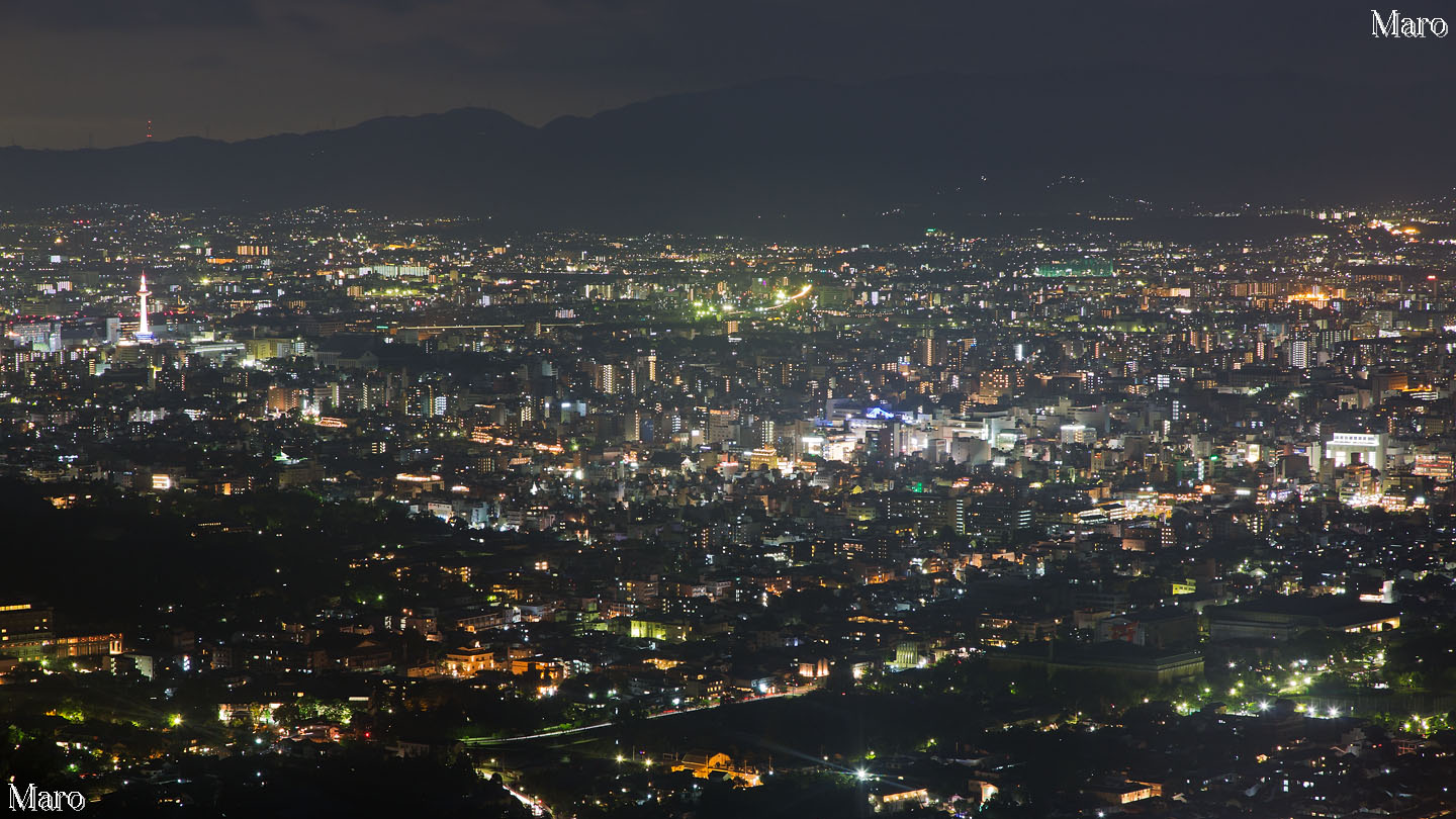 大文字山から祇園祭宵々山の夜の京都を望む 南部は明るい 2013年
