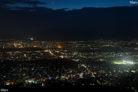 大文字山から祇園祭宵々山の夜の京都を望む 北部は暗い 2013年