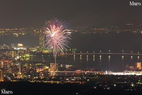 瀬田川の花火、琵琶湖の夜景を湖南アルプス笹間ヶ岳から遠望 滋賀県大津市