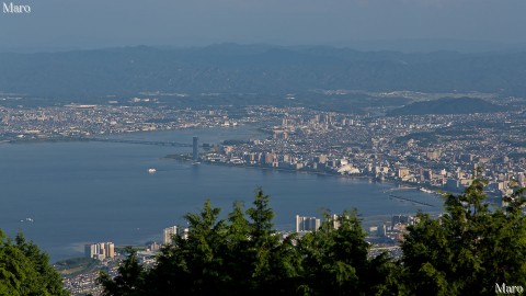 比叡山の展望 琵琶湖、近江大橋、瀬田川 京都から大津を 2013年8月