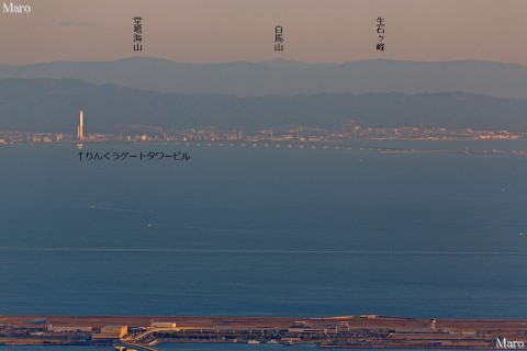 摩耶山から「りんくうゲートタワービル」、関西国際空港連絡橋を望む 2013年8月