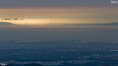 河内長野市 岩湧山から明石海峡大橋、大阪湾海上交通センターを遠望 2013年9月