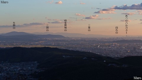大文字山から生駒山、和泉山脈の連なり、あべのハルカスを望む 2013年9月