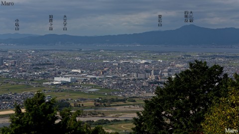 「近江富士」三上山の展望 比叡山、大文字山、琵琶湖などを望む 2013年10月