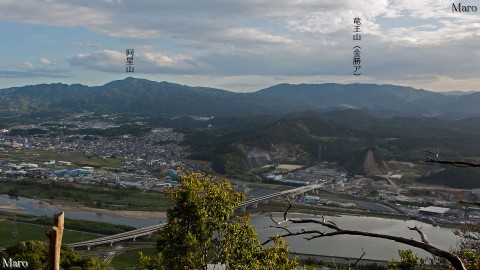 菩提寺山南峰の展望 阿星山、金勝アルプス、石部大橋を望む 2013年10月