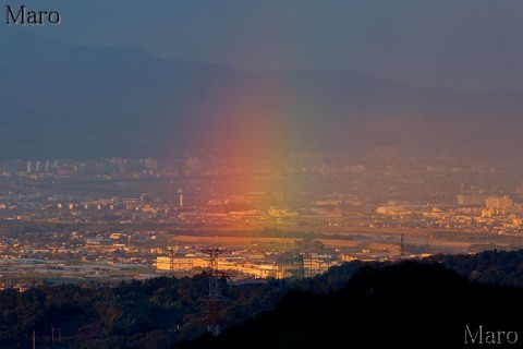 雨上がりの交野山「観音岩」から不思議な虹を望む 大阪府交野市 2013年11月