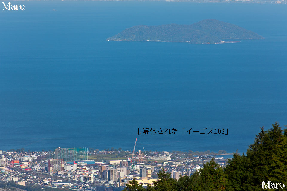 比叡山から解体された「イーゴス108」、琵琶湖、沖島を望む 2013年11月