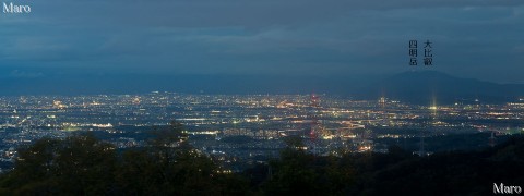 交野山「観音岩」から比叡山、京都方面の夜景を望む 2013年11月