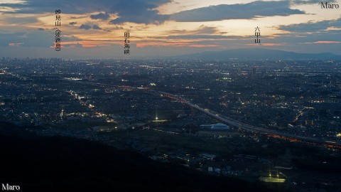 交野山「観音岩」から北河内、阪神間、大阪湾の夜景を望む 2013年11月