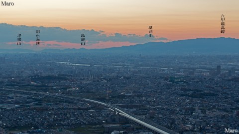 交野市「観音岩」から日没後の阪神間、明石海峡などを望む 2013年11月