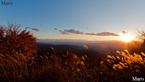 晩秋の比叡山から沈む夕日と紅葉を望む 2013年11月