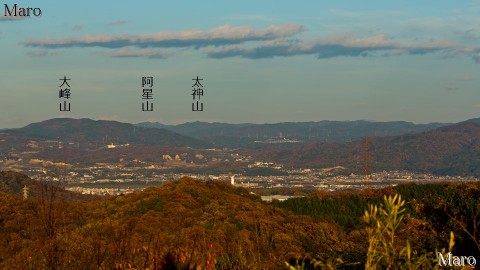 交野山周辺の紅葉と城陽市、京田辺市方面の街並みを望む 2013年11月