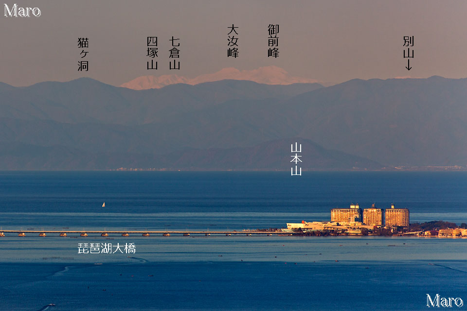 逢坂山から琵琶湖大橋の向こうに白山を望む 大津市 2013年12月
