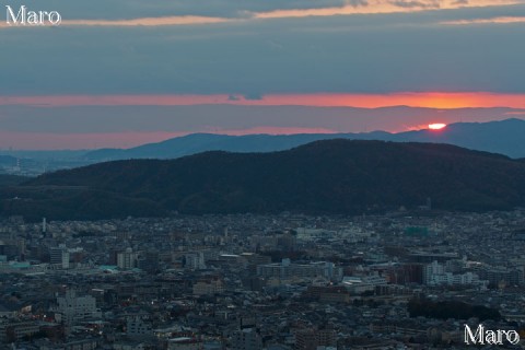 逢坂山から京都西山の向こうに沈む夕日を望む 滋賀県大津市 2013年12月