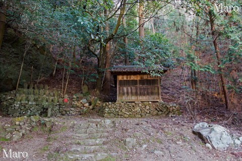 供水峠の西 石仏群と弘法大師堂 日野岳（日野山） 2014年1月