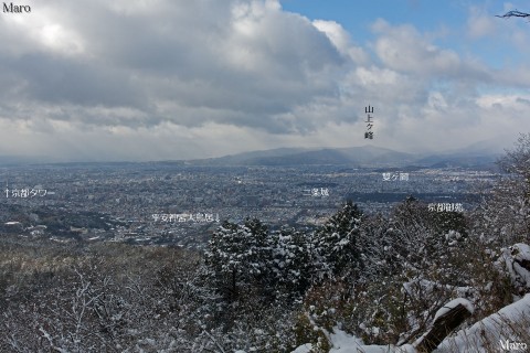 大文字山の山頂（三角点）から積雪する京都を俯瞰する 2014年1月