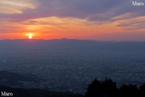 年始の大文字山からポンポン山の向こうに沈む夕日を望む 2014年1月