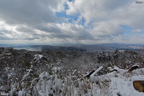 大文字山から雪積もる京都盆地、山科盆地を望む 2014年1月