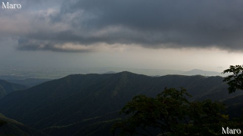 金糞岳の西からの展望 琵琶湖、竹生島、湖北方面 2014年7月