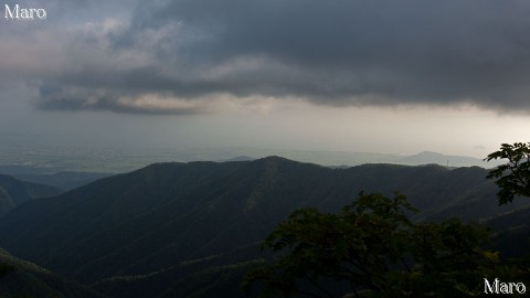 金糞岳の西からの展望 琵琶湖、竹生島、湖北方面 2014年7月 金糞岳の西からの展望 琵琶湖、竹生島、湖北方面 2014年7月