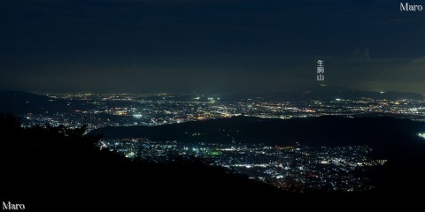 大文字山から生駒山、山科盆地、京都盆地南部、奈良盆地方面の夜景を望む 2014年8月
