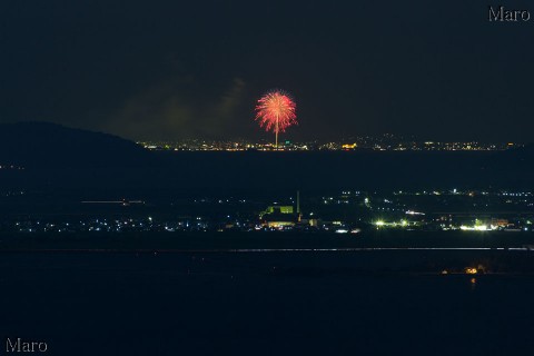 逢坂山から長浜の花火大会、琵琶湖、長浜市の夜景、湖岸道路の夜景を望む 2014年8月