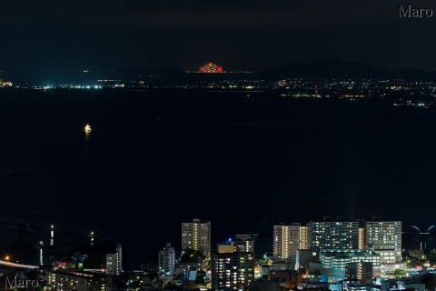 大津市から長浜の花火大会を遠望 眼下に琵琶湖、大津港、汽船を望む 2014年8月