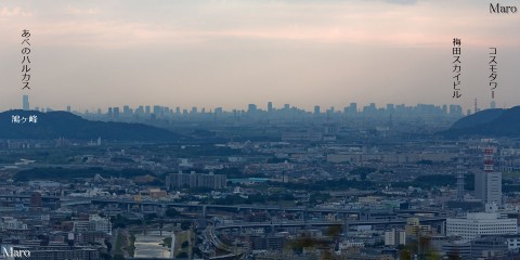 東山山頂公園（将軍塚展望台）から「あべのハルカス」、大阪方面を望む 2014年9月