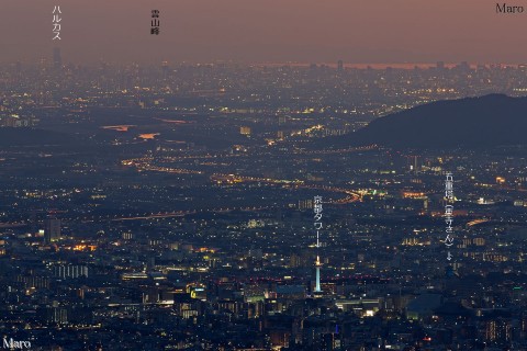 比叡山（四明岳）から建設中の「あべのハルカス」、大阪湾、青い京都タワーを望む 2012年11月