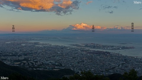 摩耶山から六甲アイランド、大阪湾、大阪港、大阪平野方面の夕景を望む 2014年9月