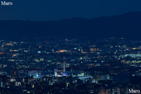 大文字山から点灯直前の京都タワーを望む 2014年9月